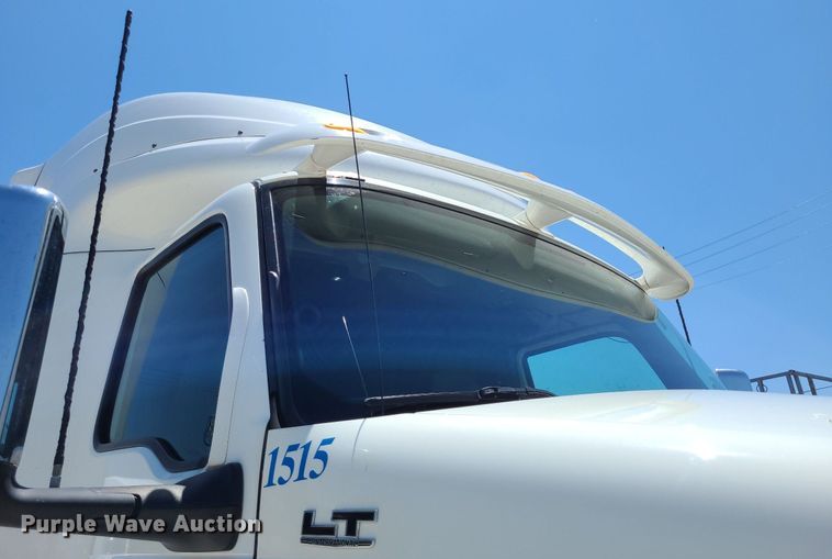 image for item DK1965 2018 International LT625  semi truck