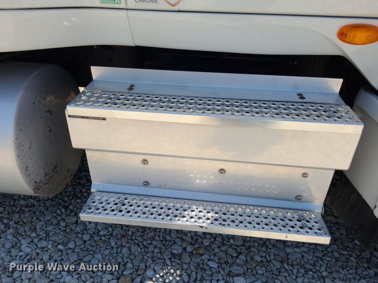 image for item DK1965 2018 International LT625  semi truck