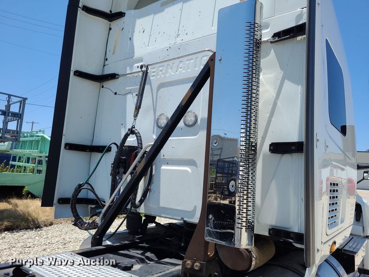 image for item DK1965 2018 International LT625  semi truck