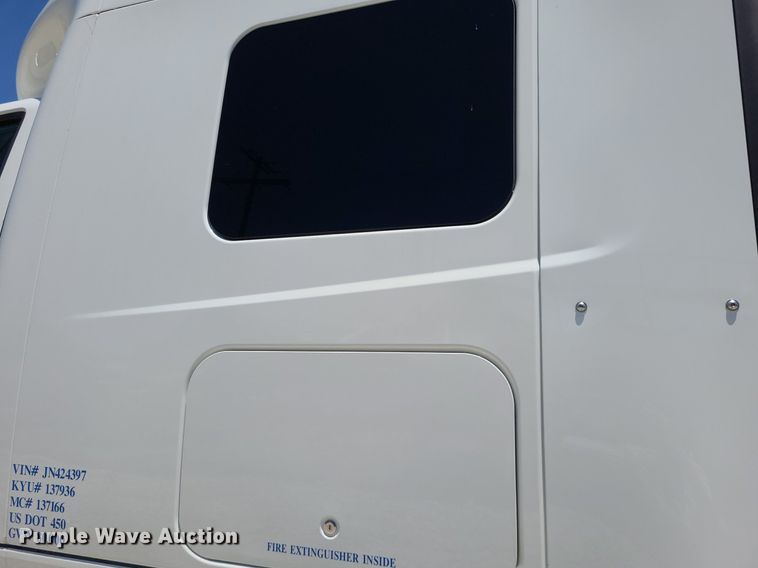 image for item DK1965 2018 International LT625  semi truck