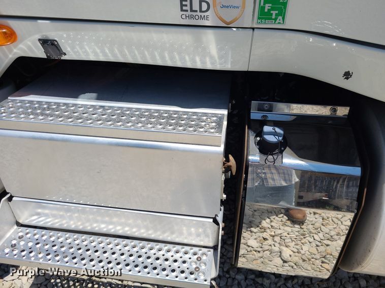 image for item DK1965 2018 International LT625  semi truck