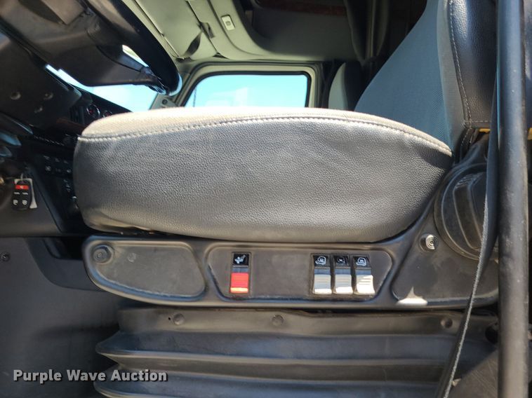 image for item DK1965 2018 International LT625  semi truck