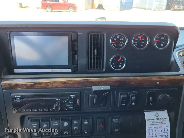 image for item DK1965 2018 International LT625  semi truck