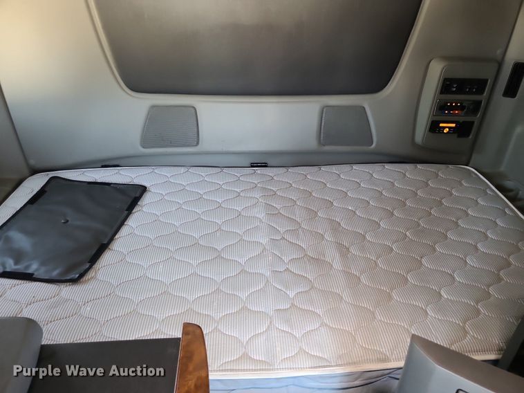 image for item DK1965 2018 International LT625  semi truck