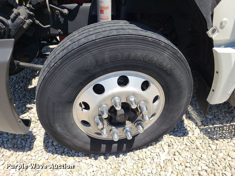 image for item DK1965 2018 International LT625  semi truck