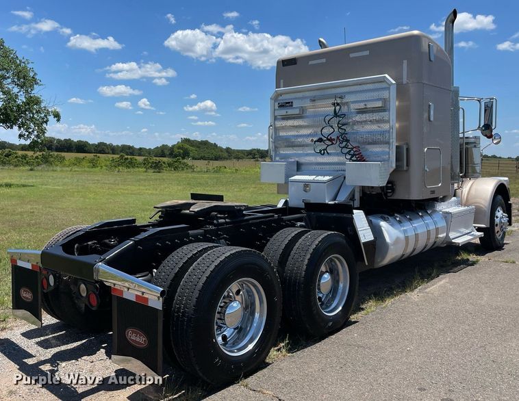 image for item DM0282 2012 Peterbilt 388  semi truck