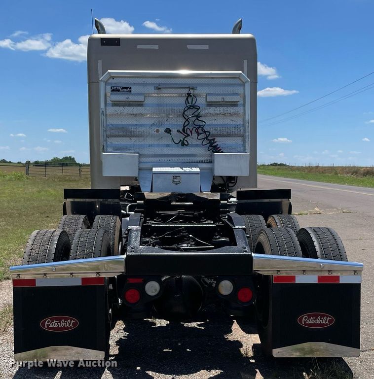 image for item DM0282 2012 Peterbilt 388  semi truck