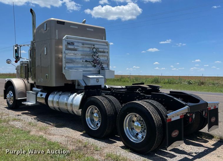 image for item DM0282 2012 Peterbilt 388  semi truck