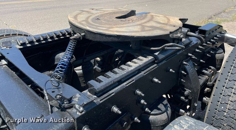 image for item DM0282 2012 Peterbilt 388  semi truck