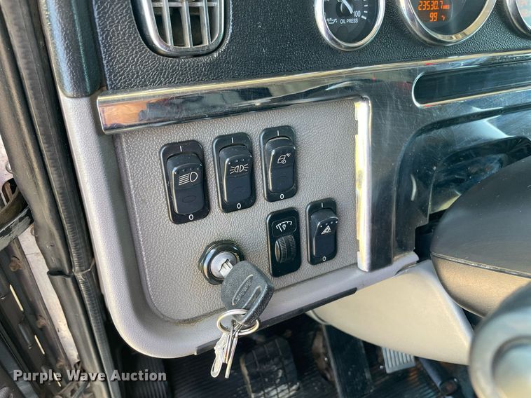 image for item DM0282 2012 Peterbilt 388  semi truck