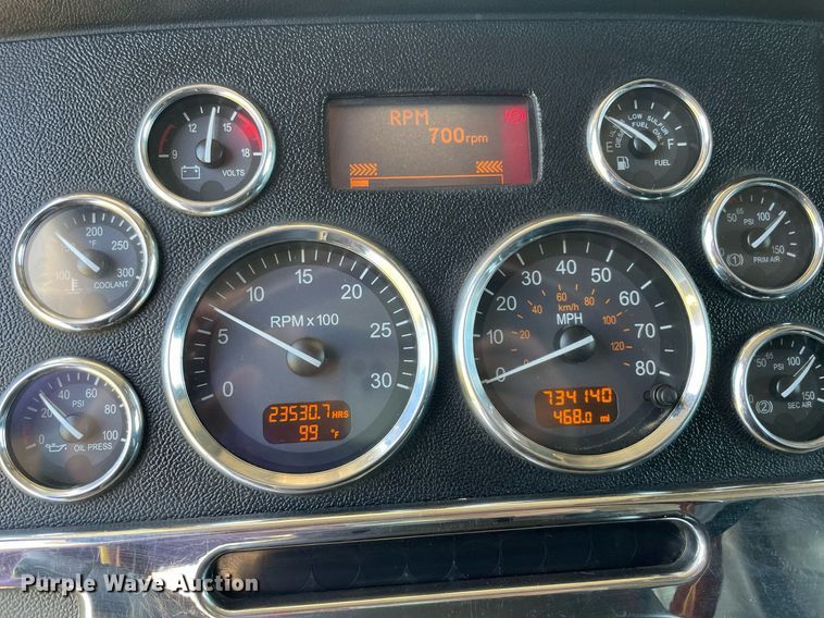 image for item DM0282 2012 Peterbilt 388  semi truck