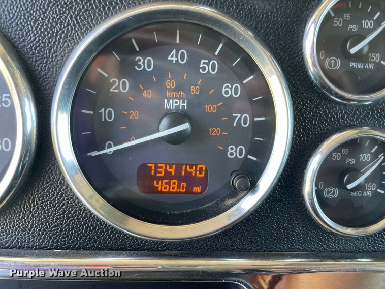 image for item DM0282 2012 Peterbilt 388  semi truck