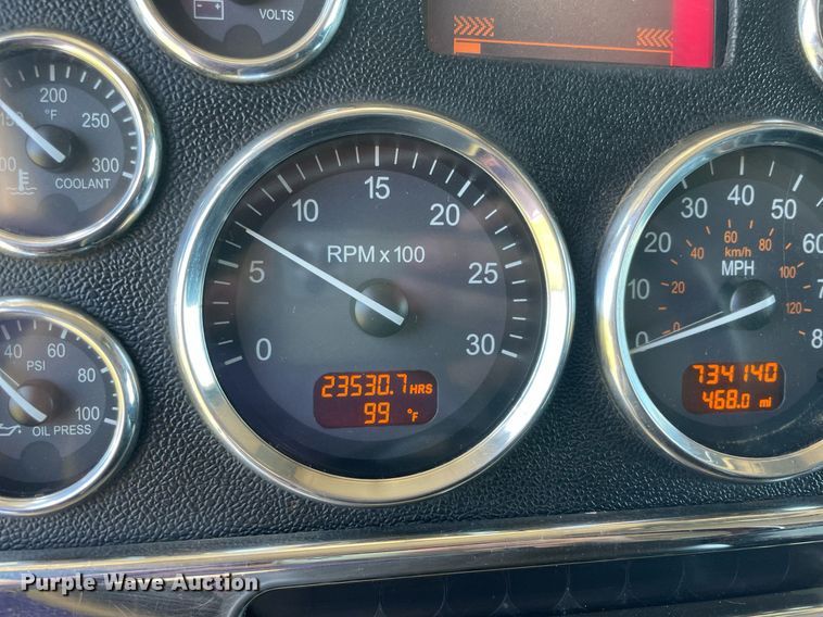 image for item DM0282 2012 Peterbilt 388  semi truck