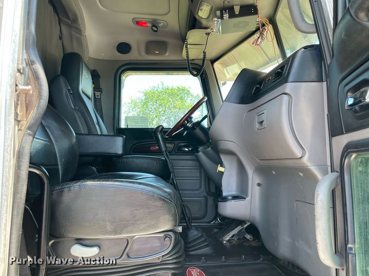 image for item DM0282 2012 Peterbilt 388  semi truck