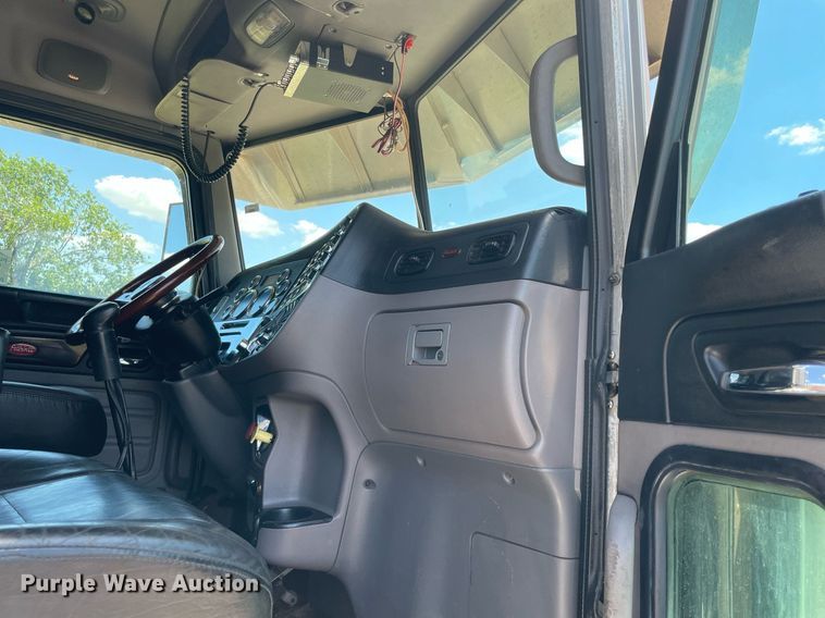 image for item DM0282 2012 Peterbilt 388  semi truck