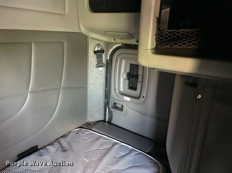 image for item DM0282 2012 Peterbilt 388  semi truck