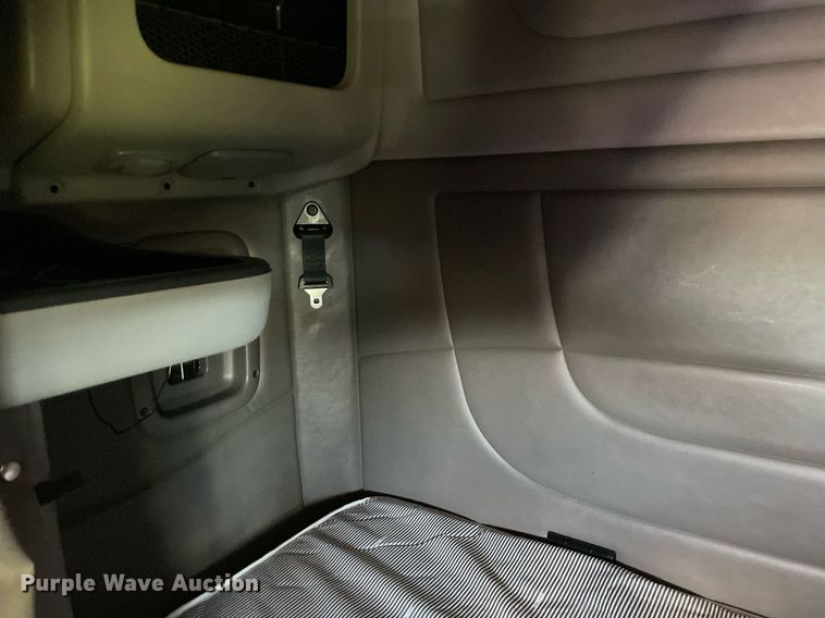 image for item DM0282 2012 Peterbilt 388  semi truck