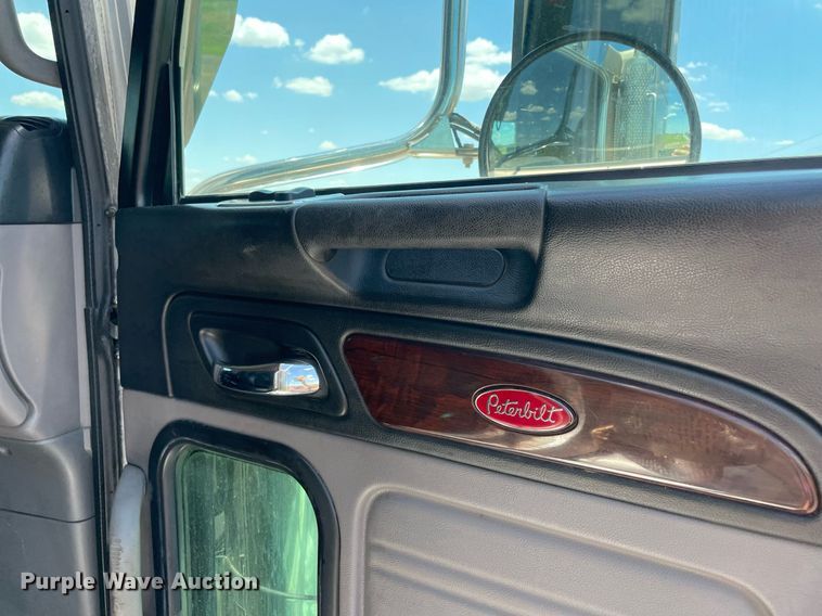 image for item DM0282 2012 Peterbilt 388  semi truck