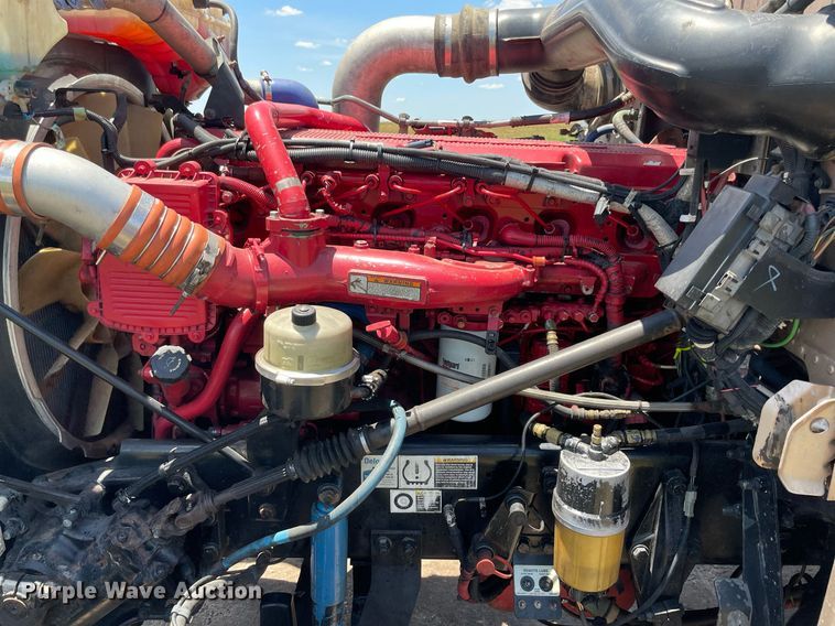 image for item DM0282 2012 Peterbilt 388  semi truck