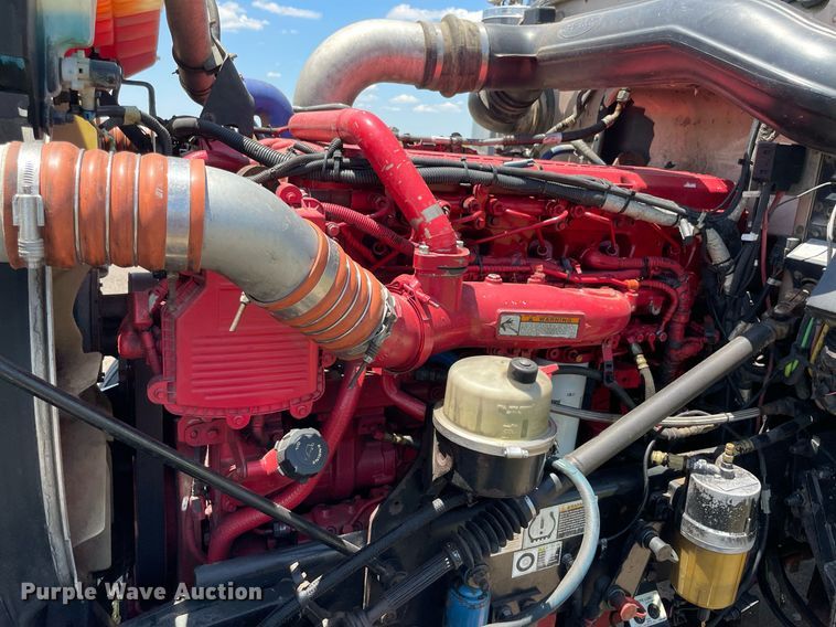 image for item DM0282 2012 Peterbilt 388  semi truck