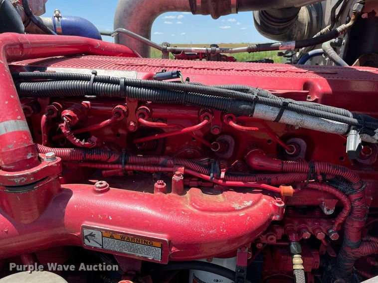 image for item DM0282 2012 Peterbilt 388  semi truck