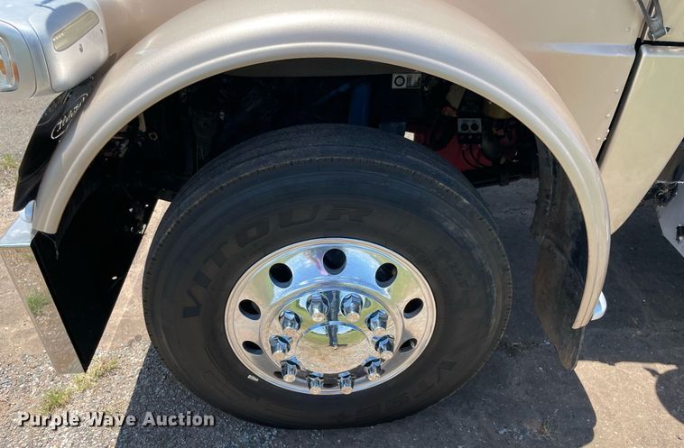 image for item DM0282 2012 Peterbilt 388  semi truck