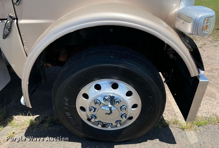 image for item DM0282 2012 Peterbilt 388  semi truck