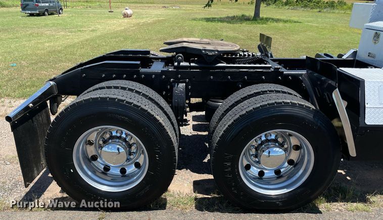 image for item DM0282 2012 Peterbilt 388  semi truck