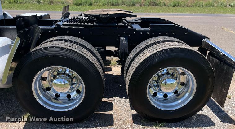 image for item DM0282 2012 Peterbilt 388  semi truck