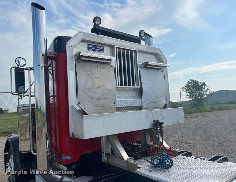 image for item DN3012 1999 Peterbilt 379  semi truck