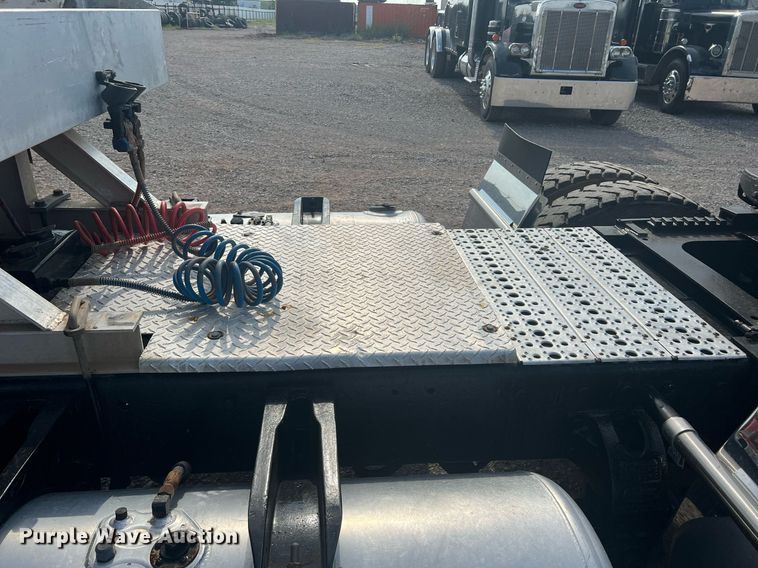 image for item DN3012 1999 Peterbilt 379  semi truck