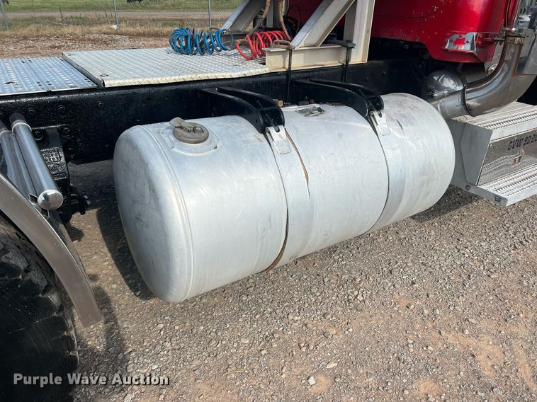 image for item DN3012 1999 Peterbilt 379  semi truck