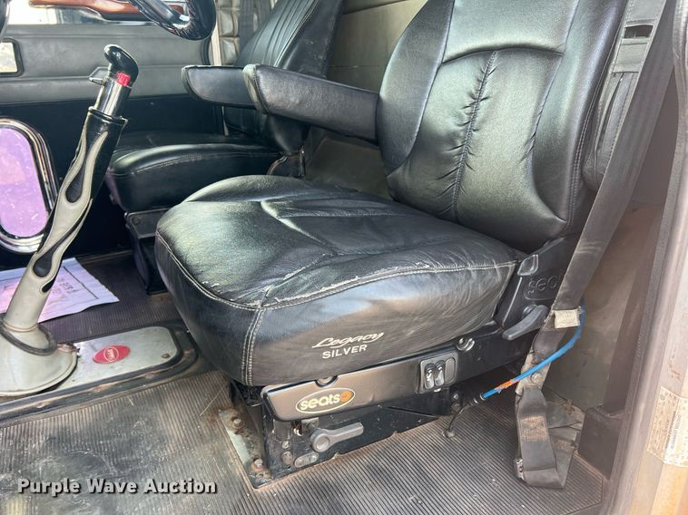 image for item DN3012 1999 Peterbilt 379  semi truck