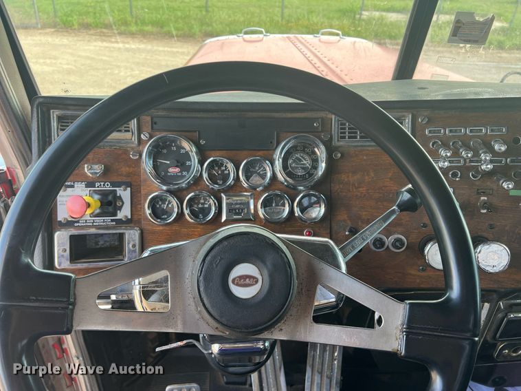 image for item DN3012 1999 Peterbilt 379  semi truck