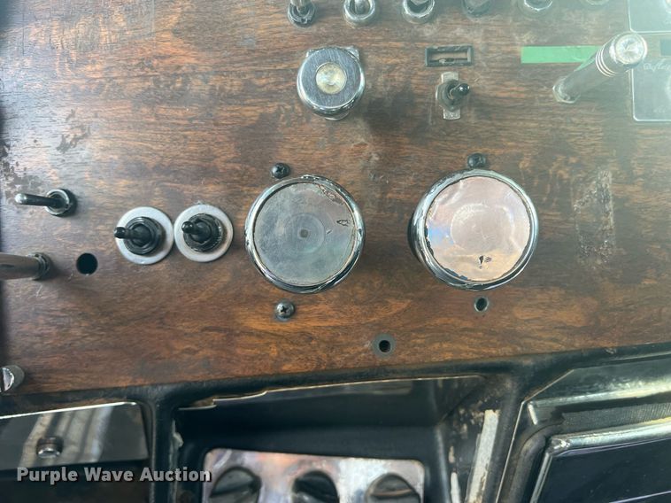 image for item DN3012 1999 Peterbilt 379  semi truck