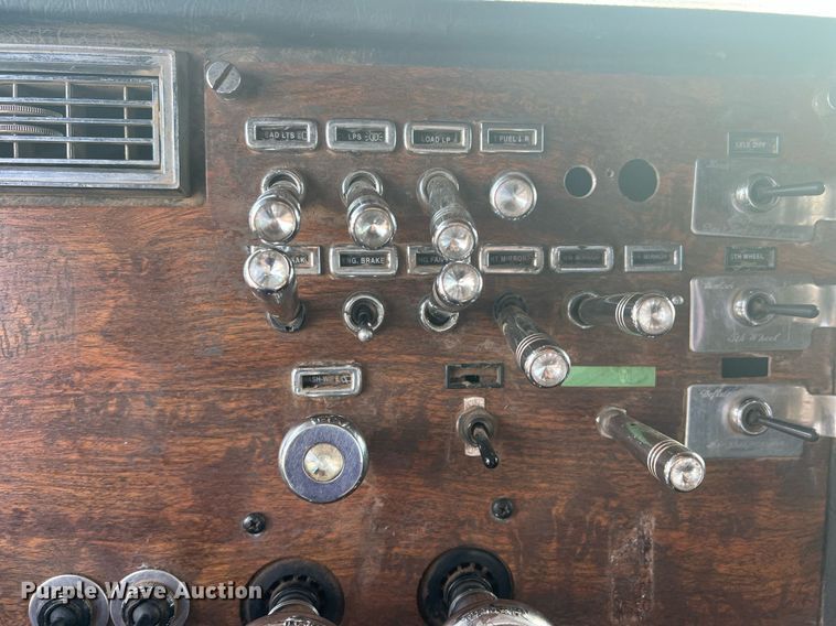 image for item DN3012 1999 Peterbilt 379  semi truck