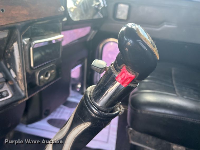 image for item DN3012 1999 Peterbilt 379  semi truck