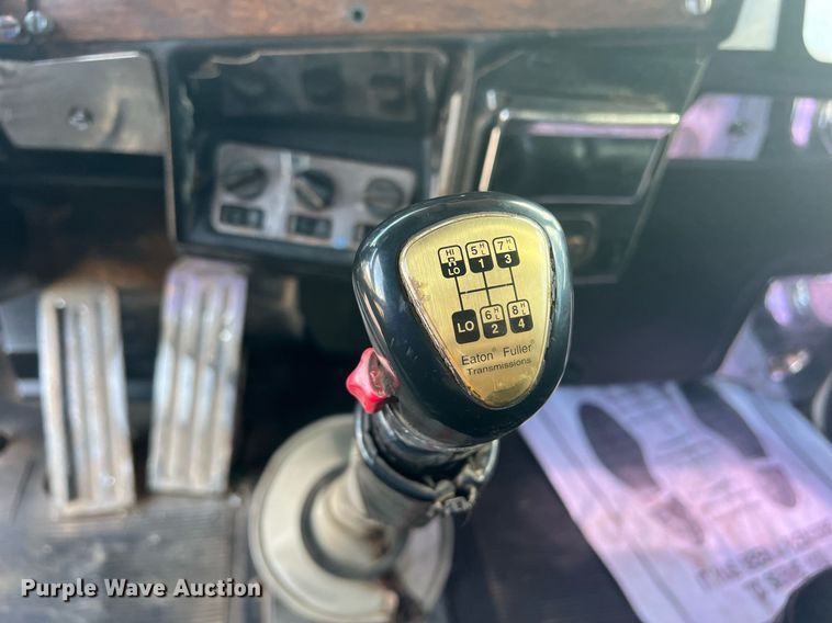 image for item DN3012 1999 Peterbilt 379  semi truck