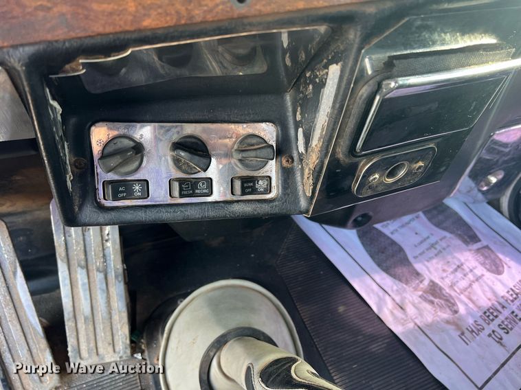 image for item DN3012 1999 Peterbilt 379  semi truck