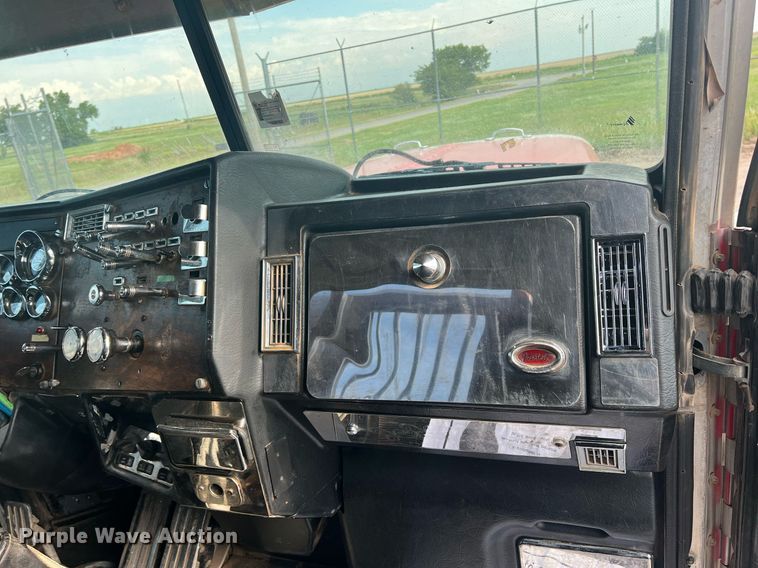 image for item DN3012 1999 Peterbilt 379  semi truck