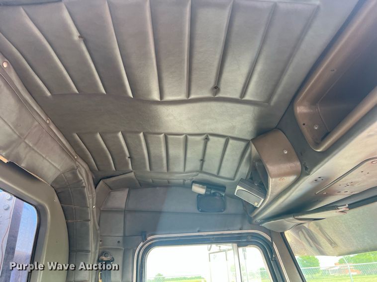 image for item DN3012 1999 Peterbilt 379  semi truck