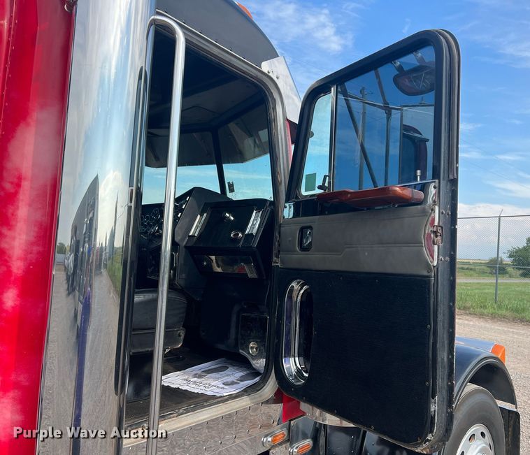 image for item DN3012 1999 Peterbilt 379  semi truck