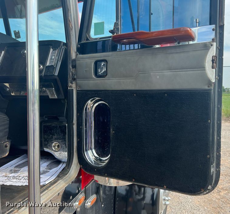 image for item DN3012 1999 Peterbilt 379  semi truck