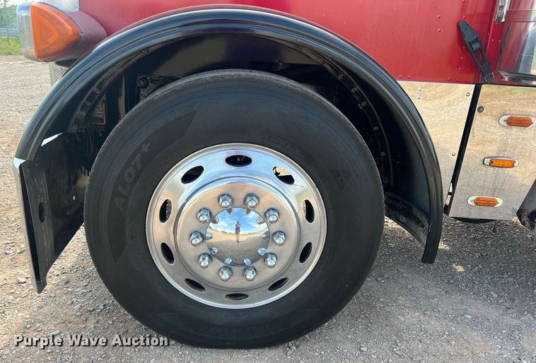 image for item DN3012 1999 Peterbilt 379  semi truck