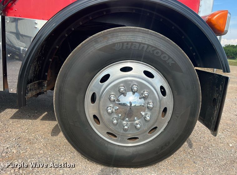 image for item DN3012 1999 Peterbilt 379  semi truck