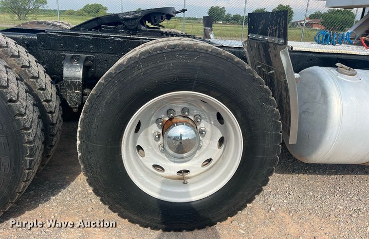 image for item DN3012 1999 Peterbilt 379  semi truck