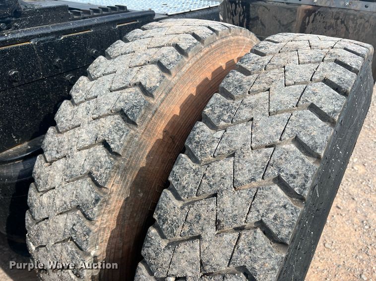 image for item DN3012 1999 Peterbilt 379  semi truck