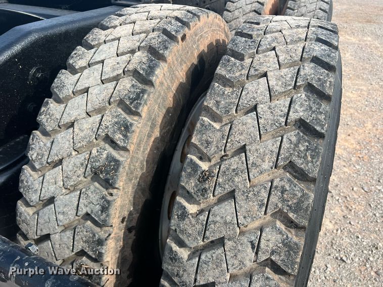 image for item DN3012 1999 Peterbilt 379  semi truck