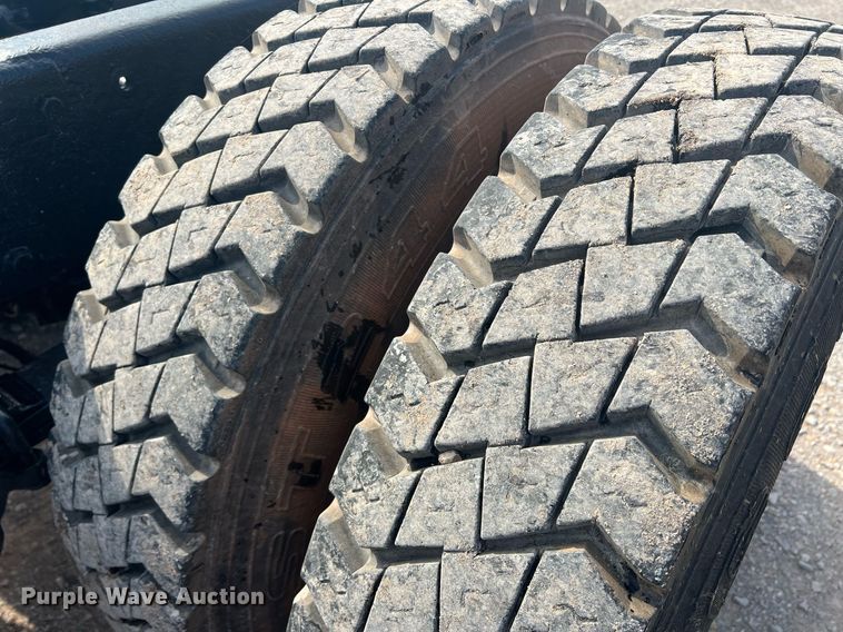 image for item DN3012 1999 Peterbilt 379  semi truck