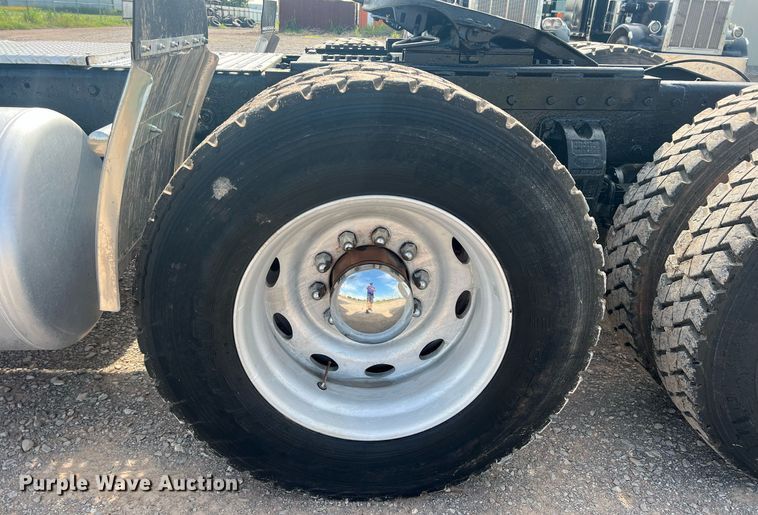 image for item DN3012 1999 Peterbilt 379  semi truck